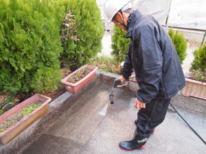 土間コンクリートの高圧洗浄